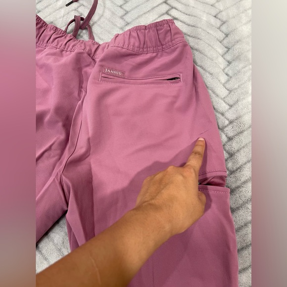 Mauve Jaanuu scrub set with jogger pants (XXS top, S pants) - Picture 9 of 9
